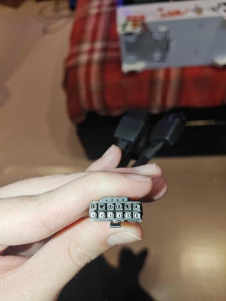 Первая AMD Radeon RX 9070 XT пала жертвой разъема 16-pin