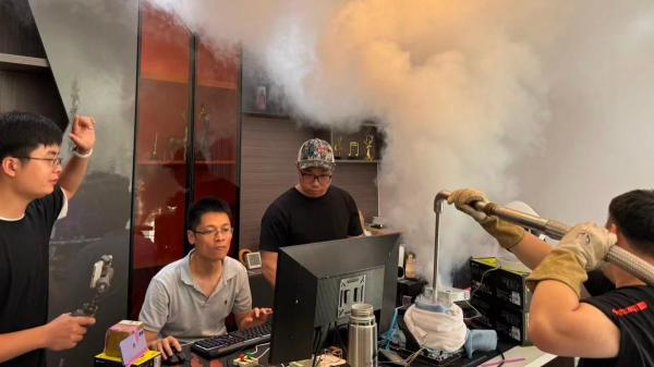 Intel Core i9-14900KF разогнали до 9,13 ГГц под жидким гелием