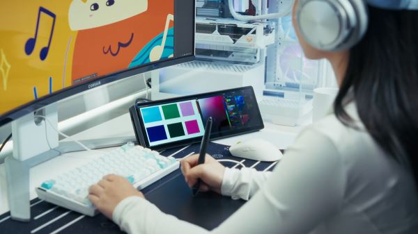 Corsair выпустила XENEON EDGE – дополнительный компактный сенсорный экран для ПК