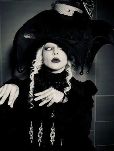 Первый взгляд на Леди Гагу во втором сезоне сериала "Уэнсдей"